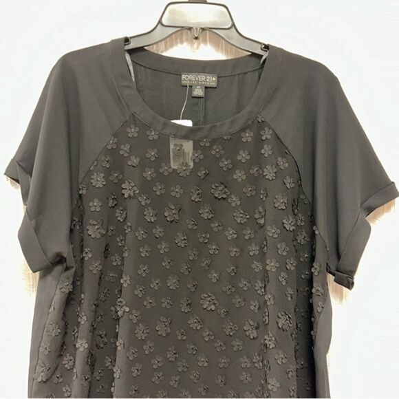 F21+ 2X Black Crewneck Short Sleeve Patch Floral Embroidered Front Sheer Top - Picture 3 of 9
